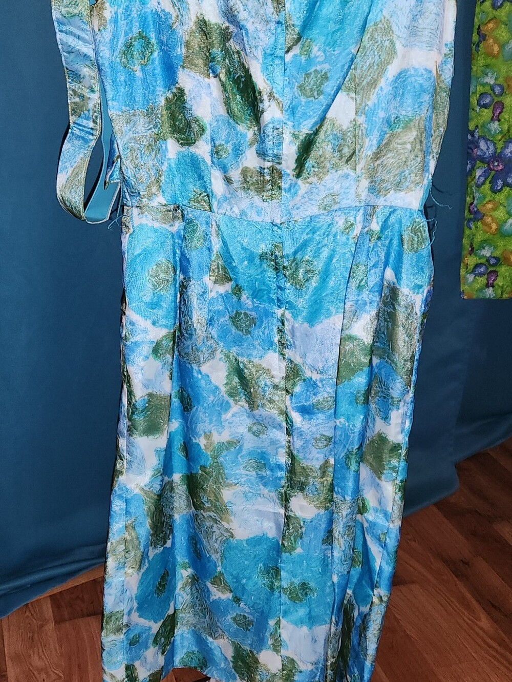 50s Sleeveless Blue Floral Wiggle Dress - Picture 5 of 5